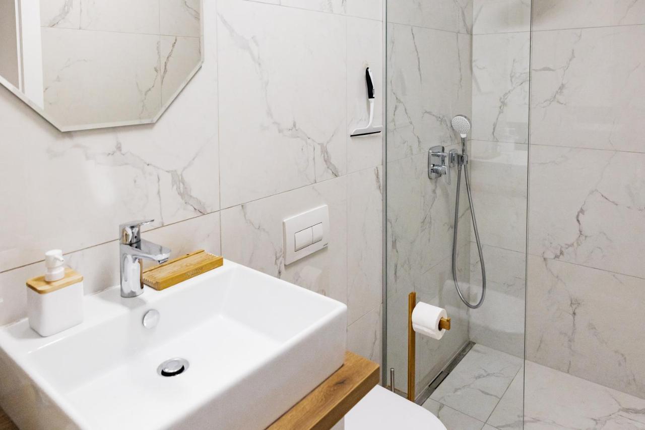 Woody - Comfy Apartment In Siska リュブリャナ エクステリア 写真